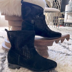 MICHAEL Kors black suede flat ankle boots/booties - Women’s SIZE 10